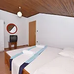 Ana * Omiš