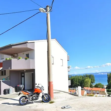 Apartment Ana Omis