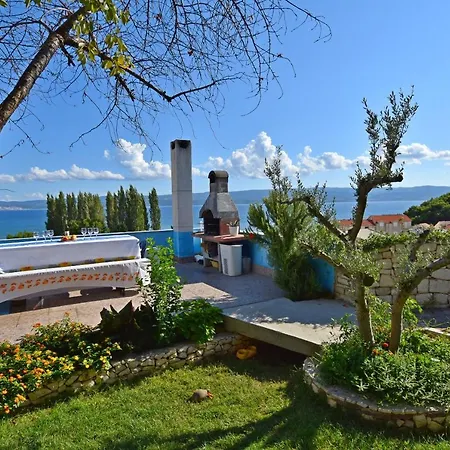 Apartment Ana Omis