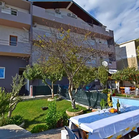 Apartment Ana *