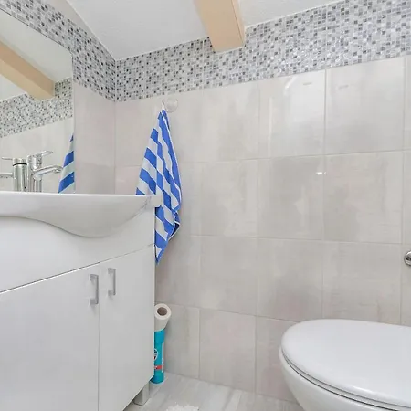 דירה Ana אומיס