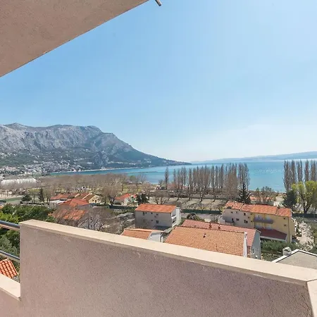 Ana * Omiš