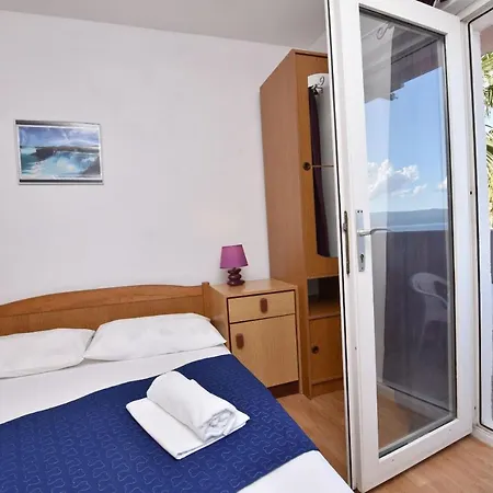 Ana * Omiš
